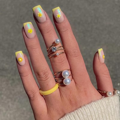 unghie margherite glassate